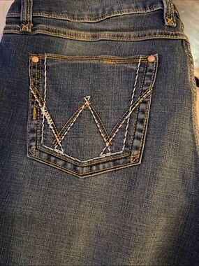 Wrangler Women's Medium Blue Bootcut Jeans with Contrast Pocket Stitching